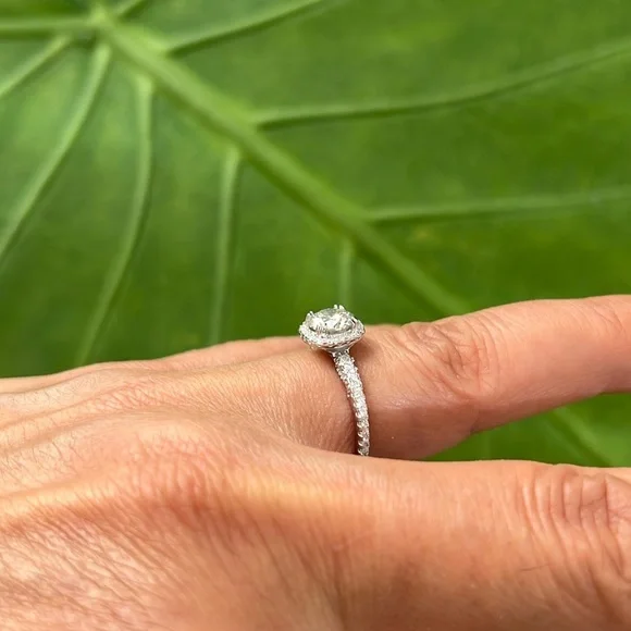 New 1ctRound cut Moissanite Engagement Ring 925 Sterling Silver basket setting